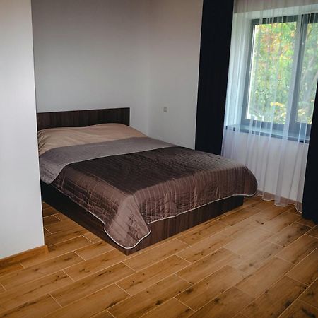 Four Rooms Apartments Cherkasy Exterior photo