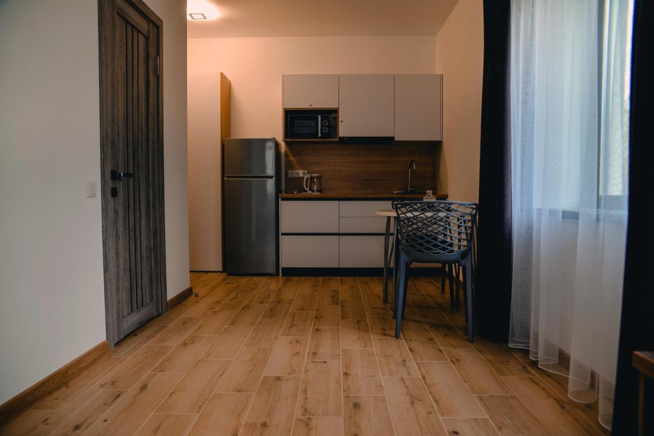 Four Rooms Apartments Cherkasy Exterior photo